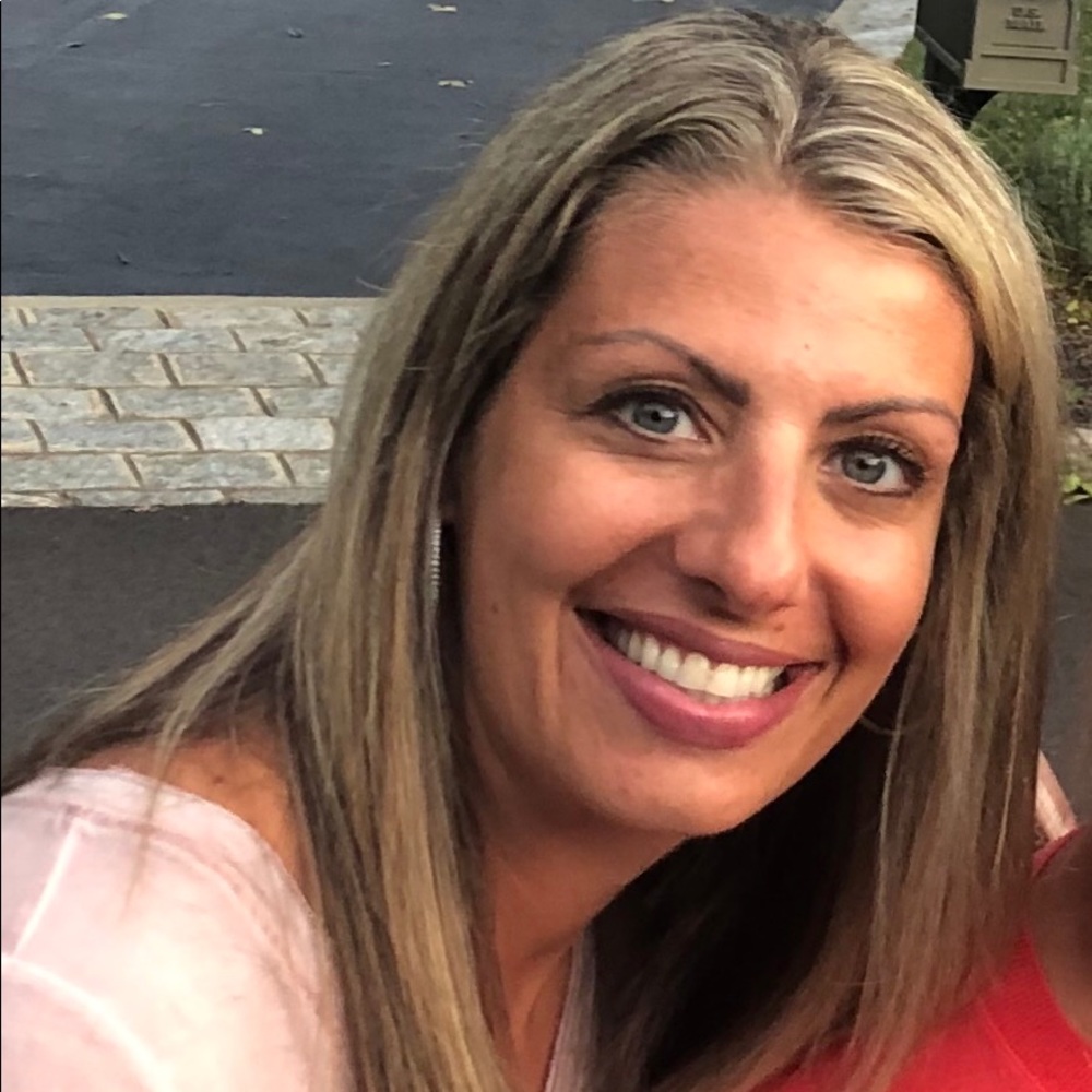 Meet your Posher, Angela